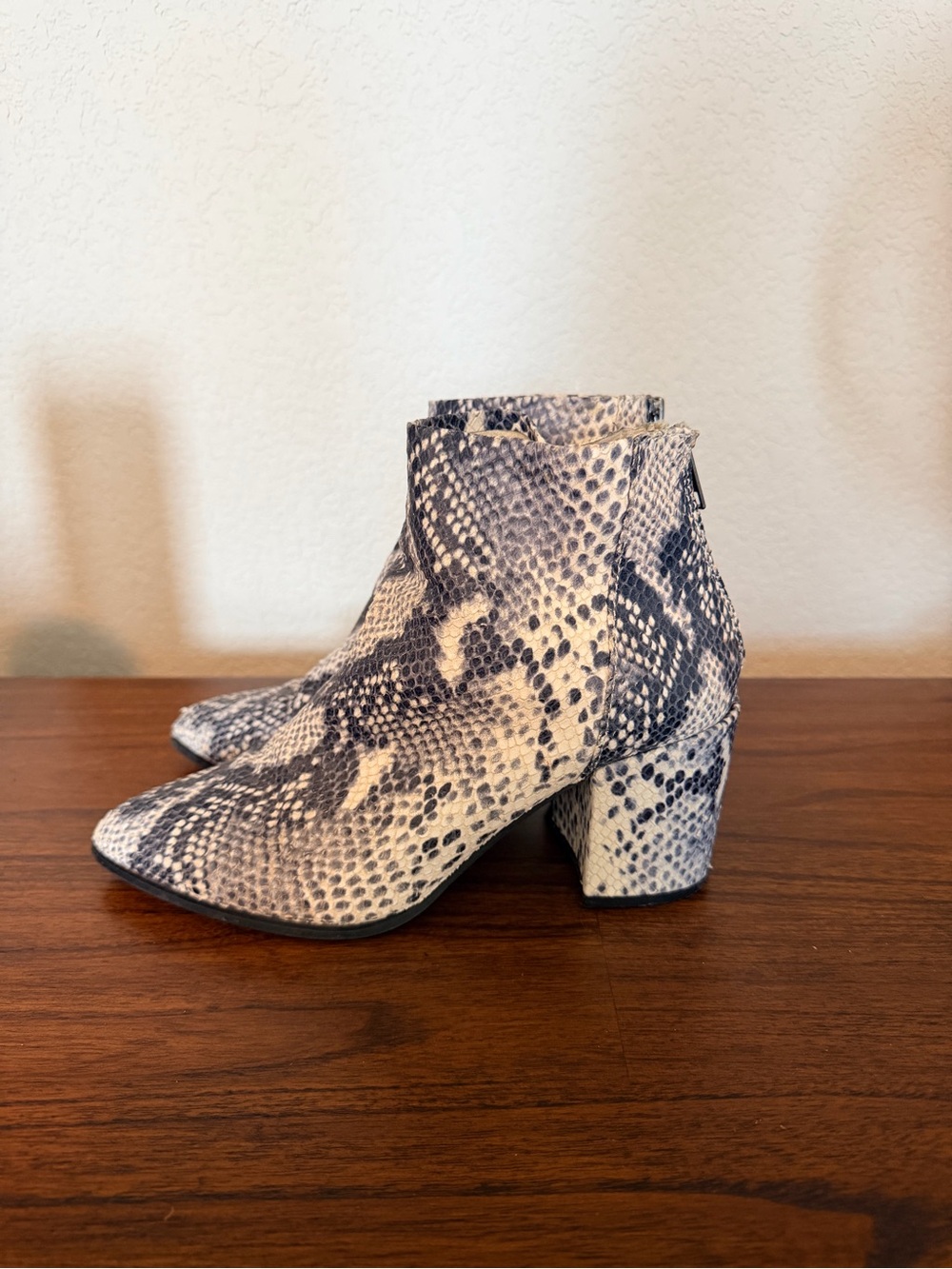 Steve Madden Snake skin print boots size 6.5